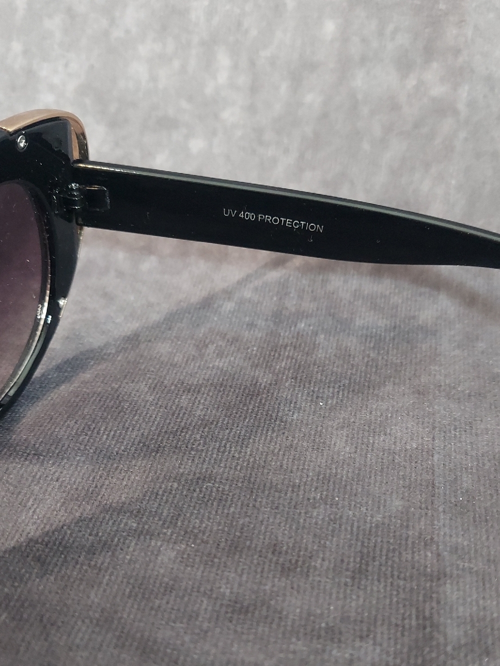 Chunky Cat Eye Sunglasses Set 2 Pair Black White Border Gold Loop Accent Retro - Picture 6 of 7